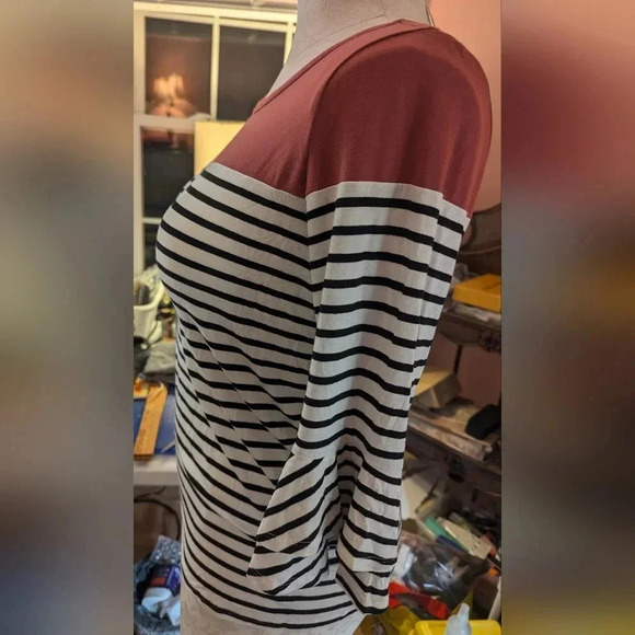 NWT Charming Charlie Flutter Sleeve Top Size L - Picture 3 of 8